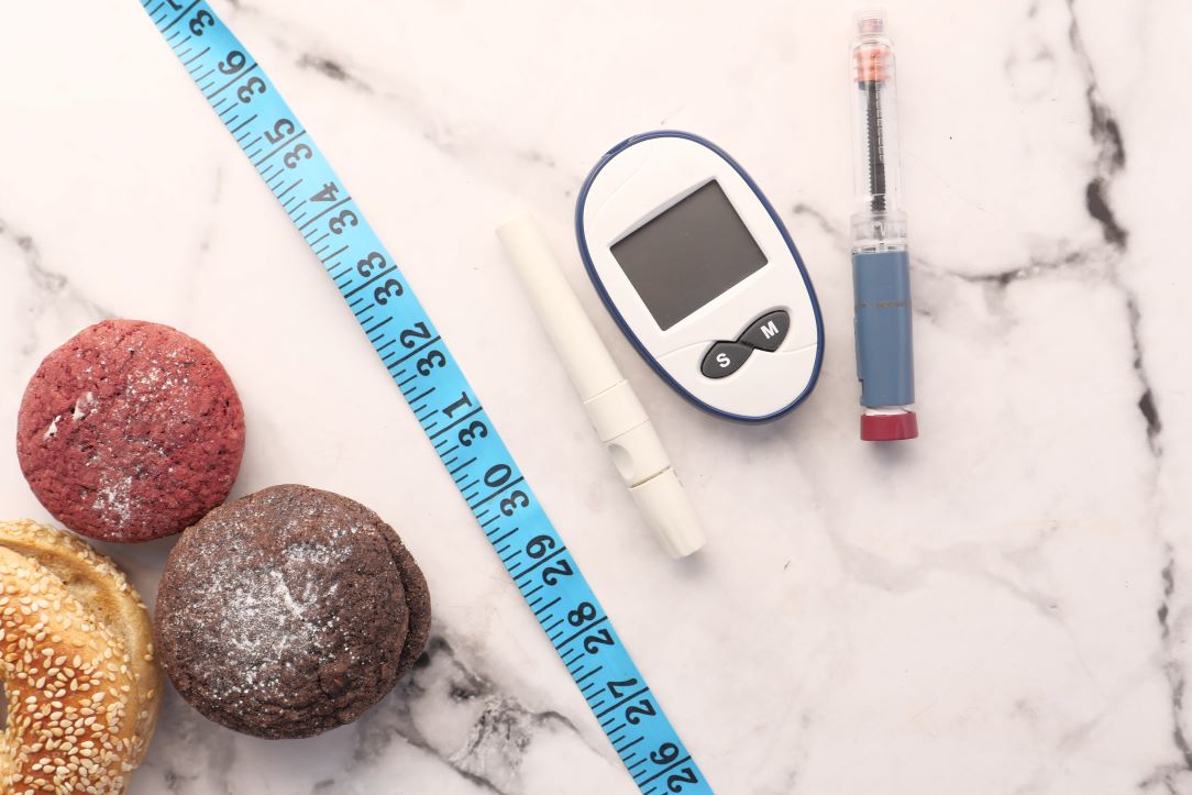 diabetic measurement tools insulin and cookies Diabetic Ketoacidosis
