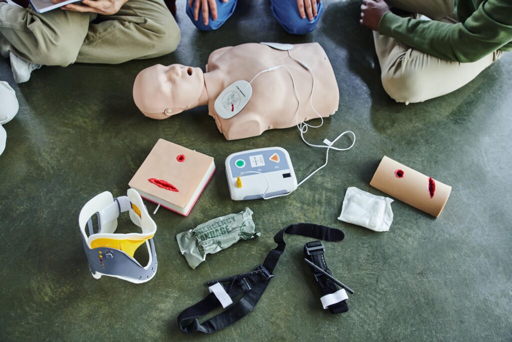 participants of first aid trainer with defibrillator 