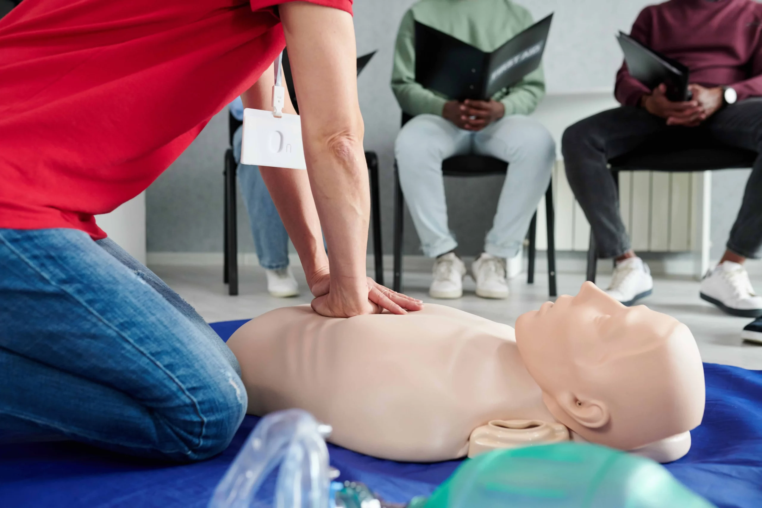 Instructor showing how to manage cpr in Melbourne first aid class