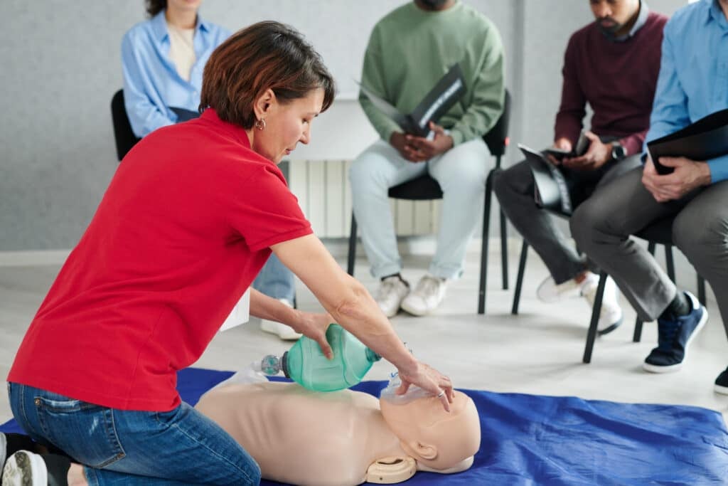 HLTAID015 provide advanced resuscitation and oxygen